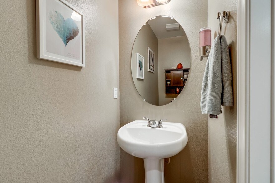 Downstairs 1/2 bath - 4300 Newton Ave