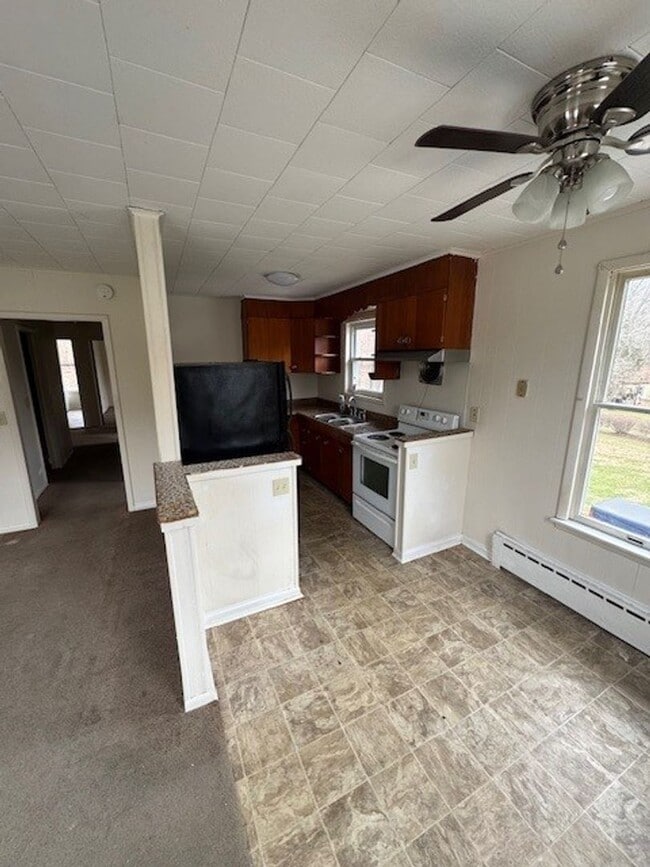 Building Photo - 2 bedroom 1 bathroom