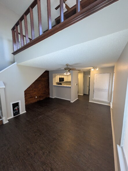 Building Photo - 2310 Bamboo Dr