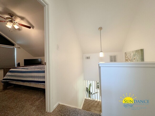 Building Photo - Stunning 3 Bedroom Home near Hurlburt Fiel...