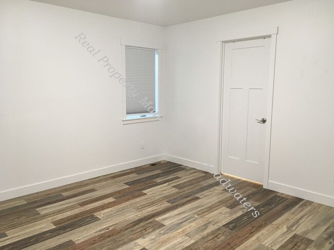Building Photo - 3 Bedroom 2 Bath House For Rent