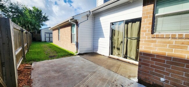 Building Photo - 213 Mango St