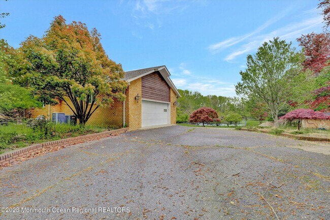 Building Photo - 84 Wickapecko Dr