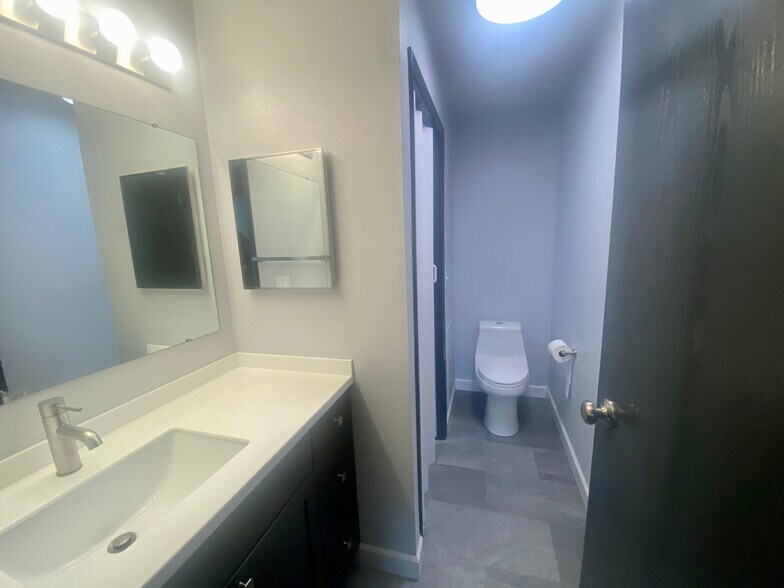 Building Photo - 5333 Brody Dr