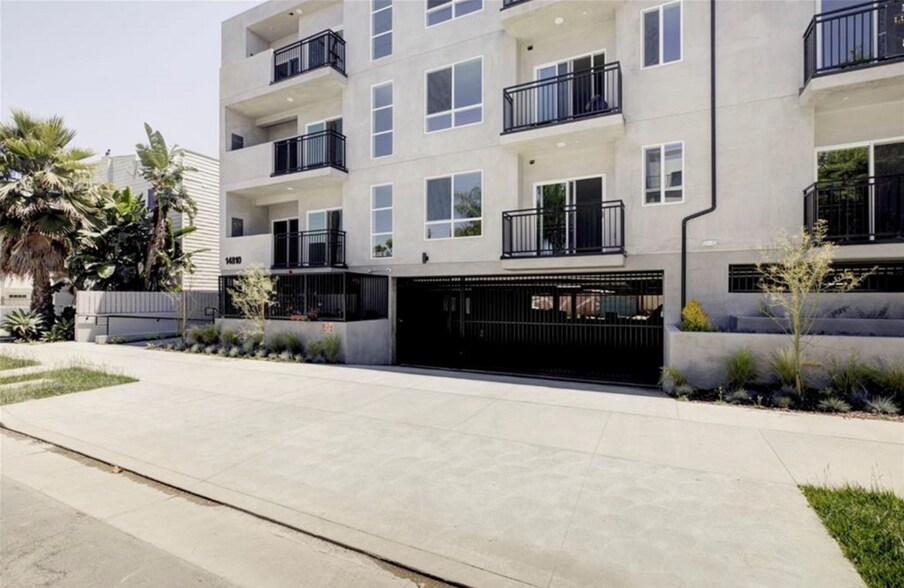 Building Photo - 14810 Delano St