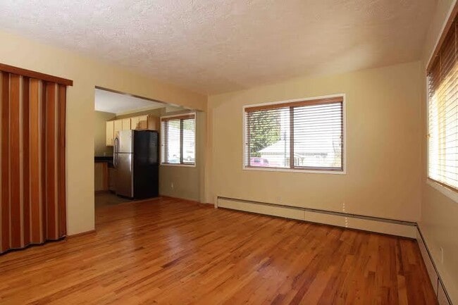 Building Photo - Cozy Condo at Marquam Court. Near OHSU with Parking and Storage-
