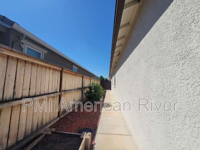 Building Photo - 4542 Streambed Dr