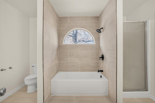 Building Photo - 2005 Ridgeview Ct