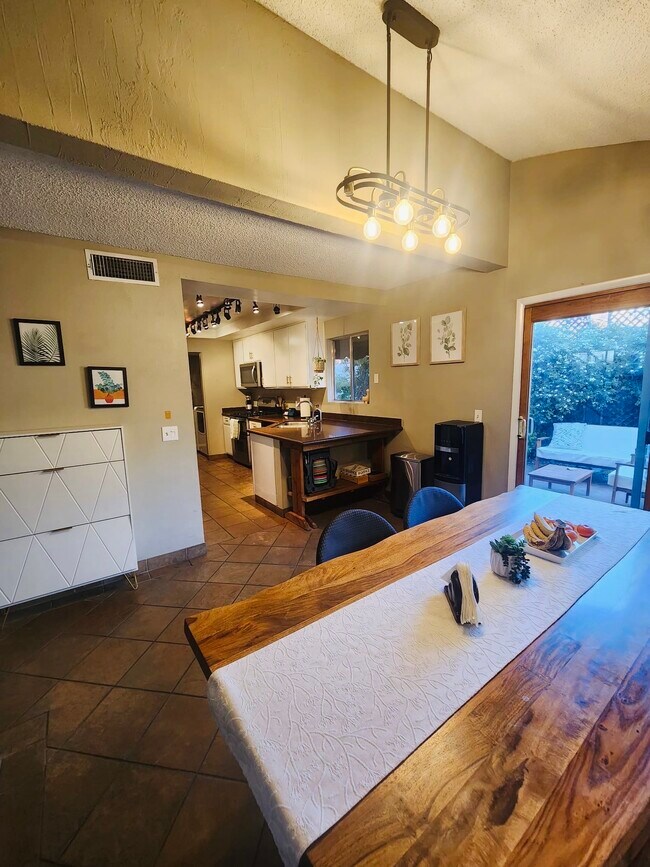 Building Photo - 104 Boysenberry Ln