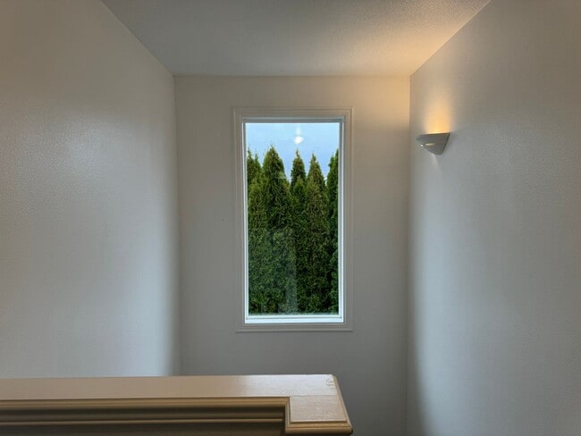 Building Photo - 3657 Rivercrest Dr