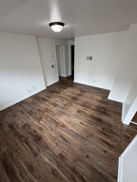 Building Photo - 2114 S 61st St