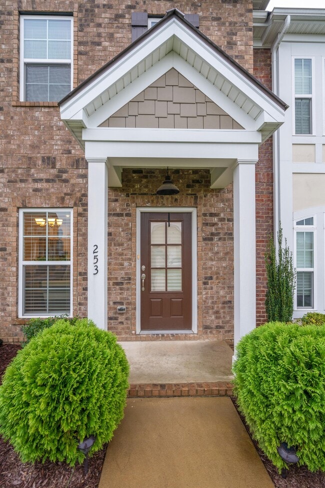 Building Photo - 253 Mary Ann Cir