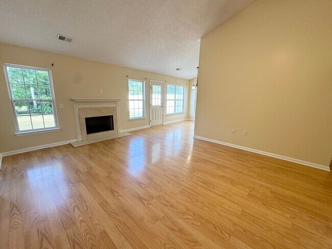 Building Photo - Myrtle Beach - 3 Bedroom / 2 Bathroom Home