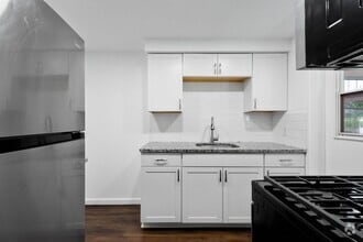Building Photo - Stunning 2 bedroom home in Dormont availab...
