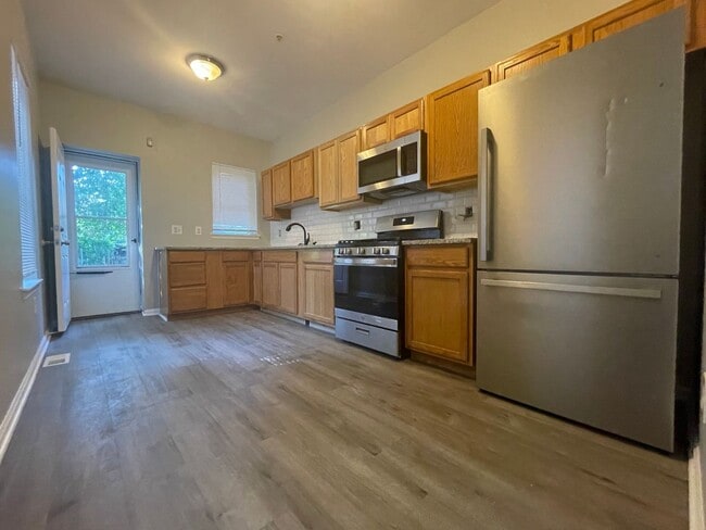 Building Photo - Newly Renovated 3 bed/1.5 bath in Waterfront South area of Camden!