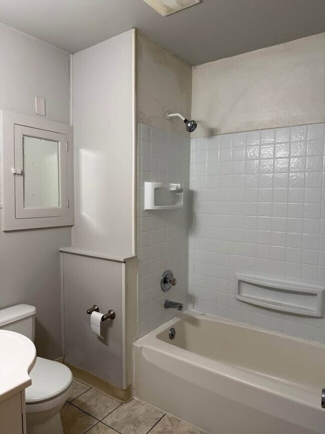 Primary Photo - 2118-2120 Michigan Avenue