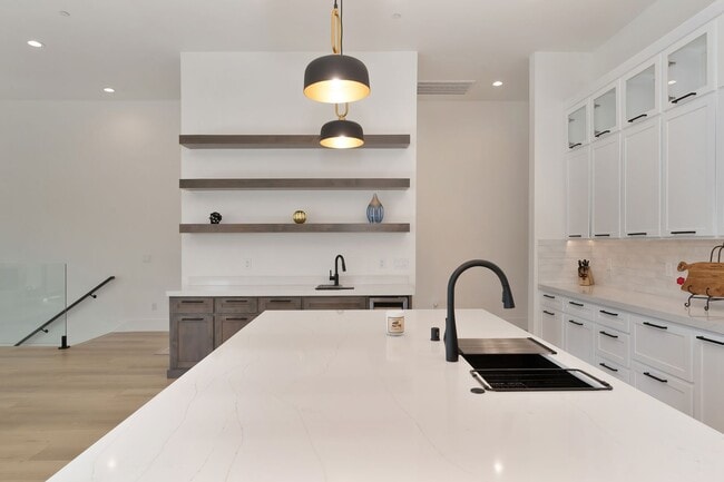 Building Photo - Waterfront 4 bed 4 bath 3,887 sq. ft.