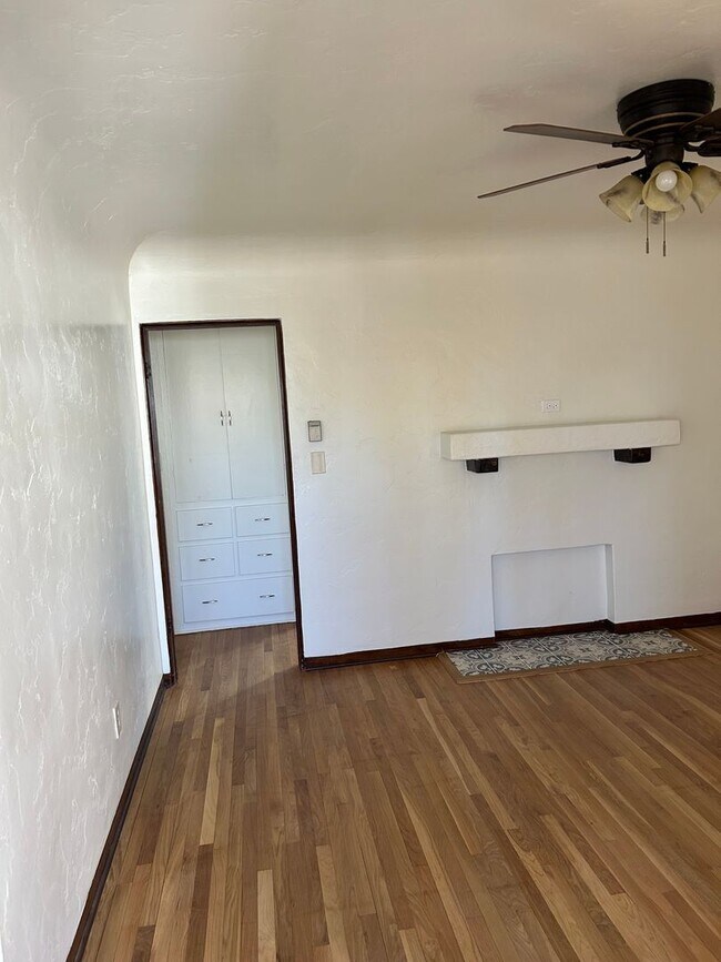 Building Photo - Illinois (4026-34)