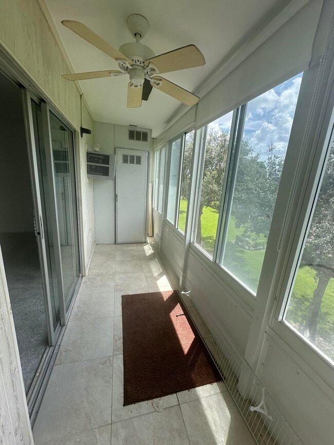 Building Photo - 205 Mansfield F