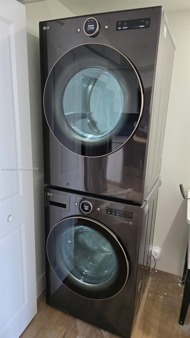 Building Photo - 16955 SW 100th Ave