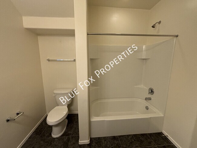 Building Photo - 4170 N Thurston Ln