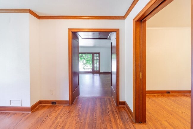 Building Photo - Luxurious Portland Heights home tucked away on a private street on nearly half an acre.