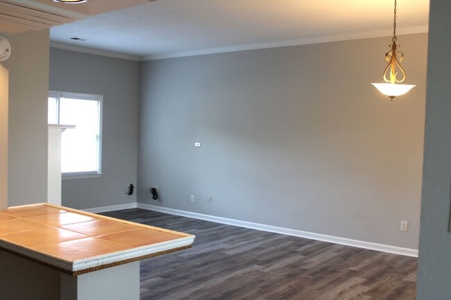 Building Photo - 503 Hillsboro Ln