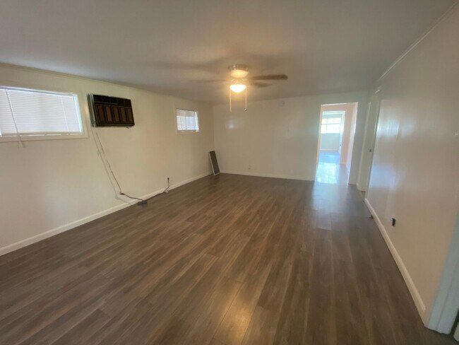 Building Photo - Large Brick Home with 2 Living spaces!