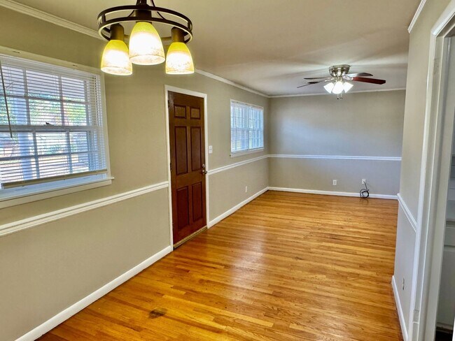 Building Photo - Charming 3-Bedroom Home with Cozy Living Spaces!