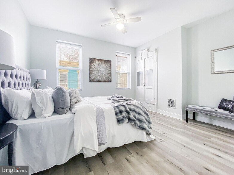 Master Bedroom - 2556 N Bouvier St