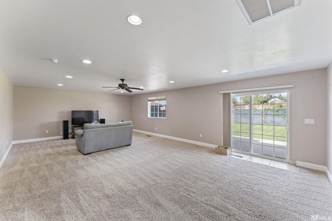 Building Photo - Rare 2016 sf home | 4 bedrooms w/ 2 primary suites and 3 bathrooms