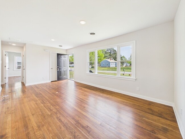 Building Photo - 1706 Catalina Dr