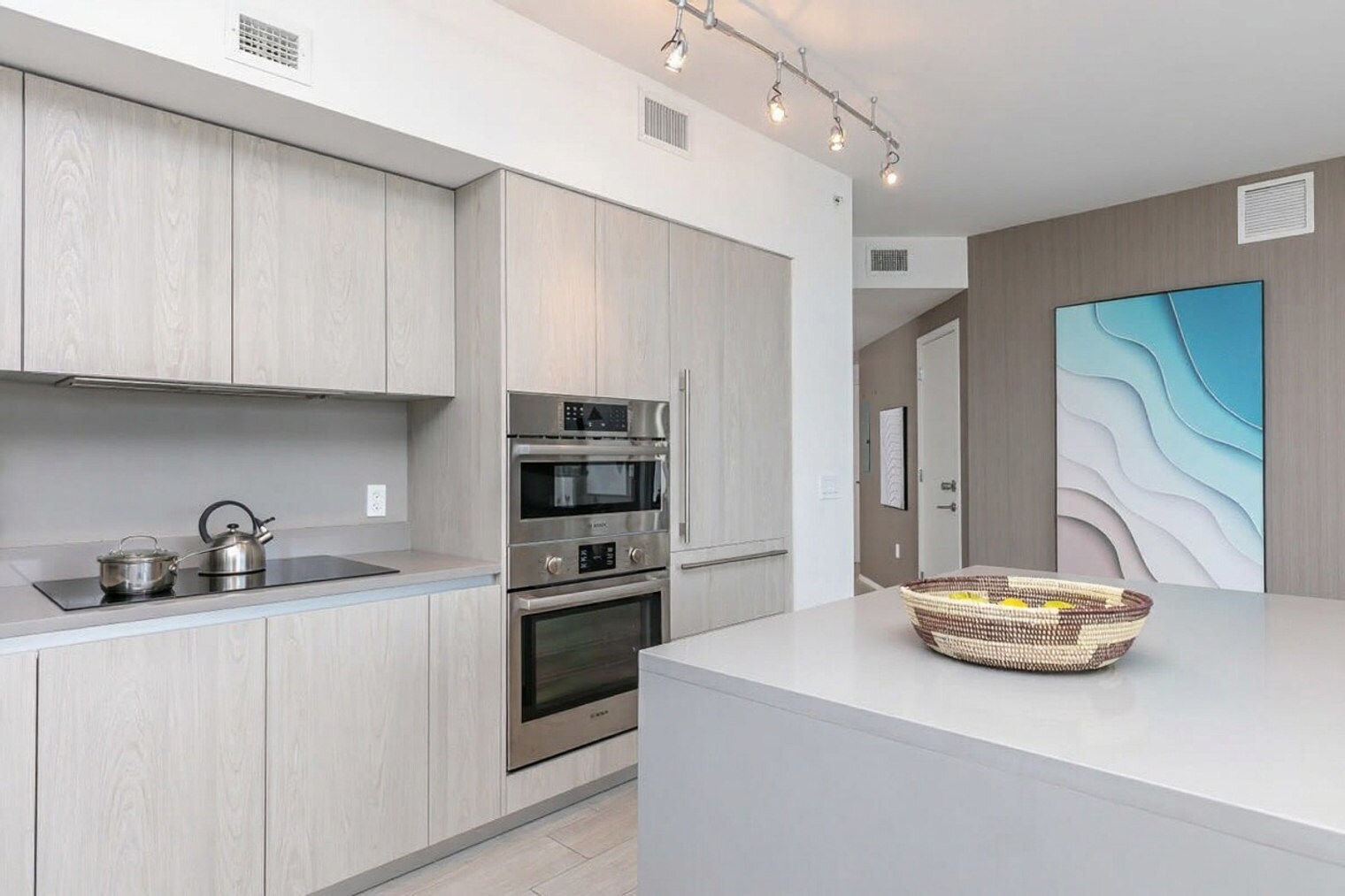 Building Photo - 4010 S Ocean Dr