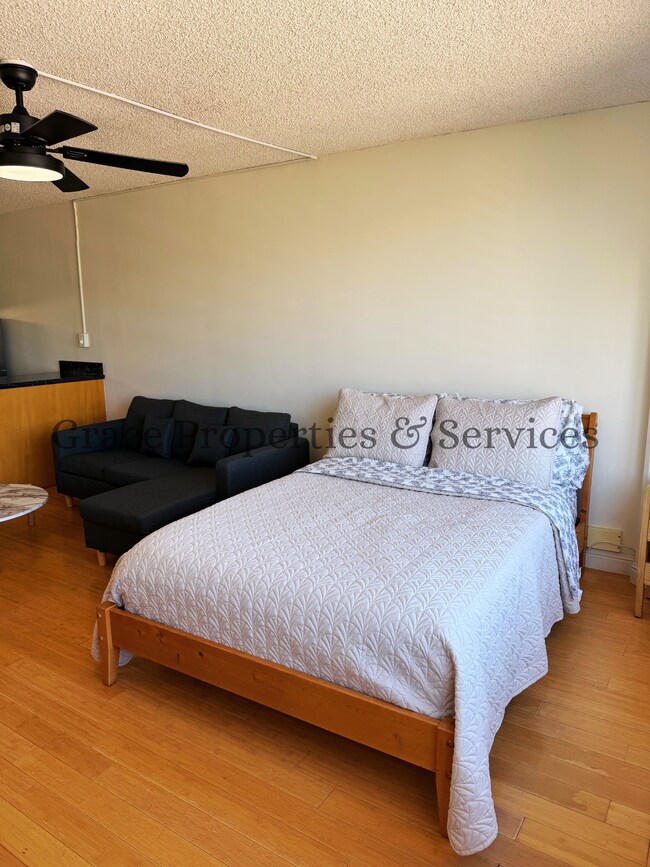 Building Photo - 0041ASH