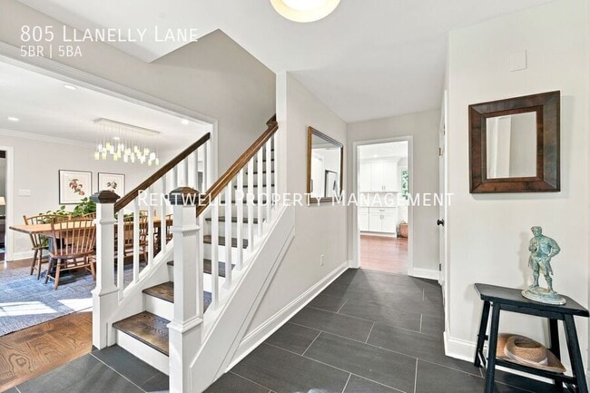 Building Photo - 805 Llanelly Ln