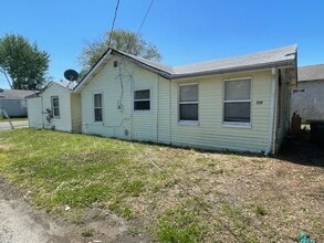 Building Photo - 513 Blackburn Ave