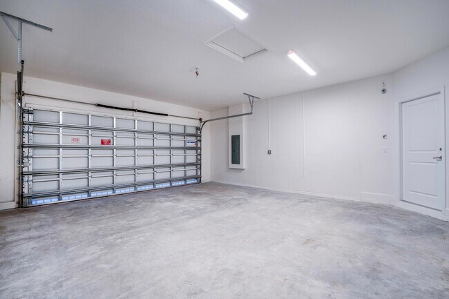 Building Photo - 3024 Green Palm Ct