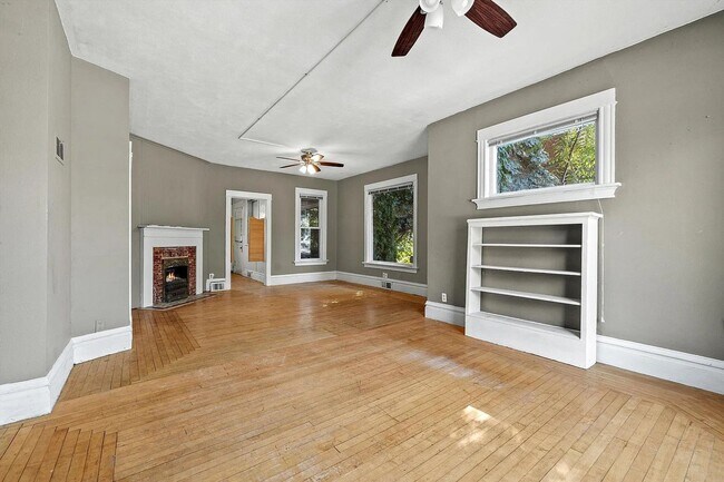 Building Photo - Freemont Duplex