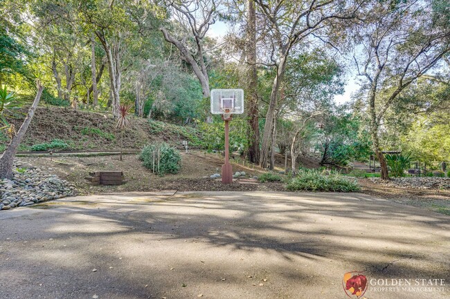 Building Photo - Spacious Los Altos Hills Home with Stunnin...