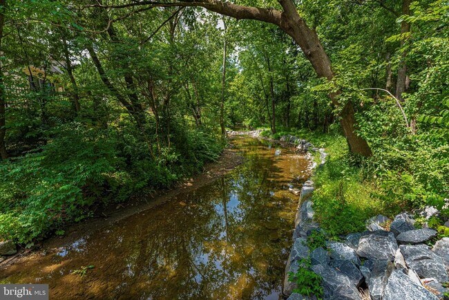 Building Photo - 910 McLendon Dr