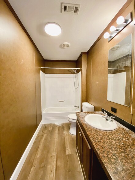 Building Photo - 415 Mostyn Ln