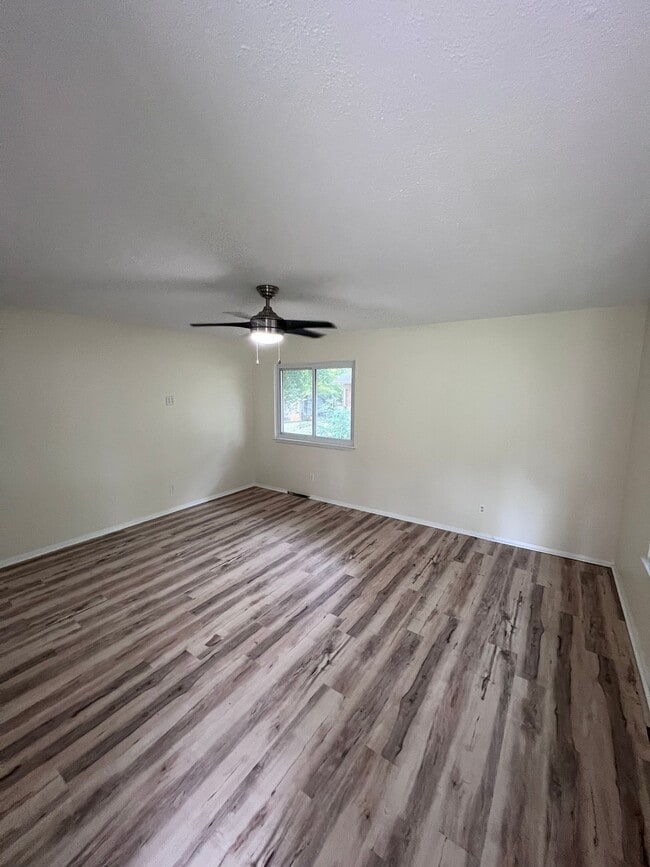 Building Photo - 2015 Shelly Dr