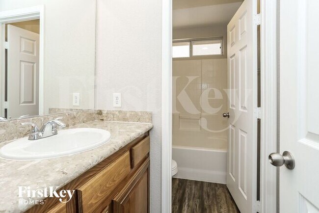 Building Photo - 4032 Villa Serena Ln