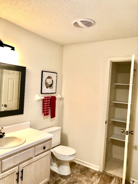 Building Photo - 803 Moultrie Ct
