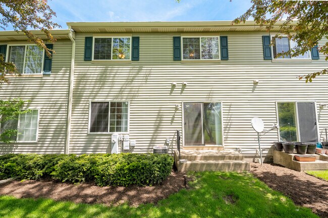 Building Photo - 23 Southwicke Dr