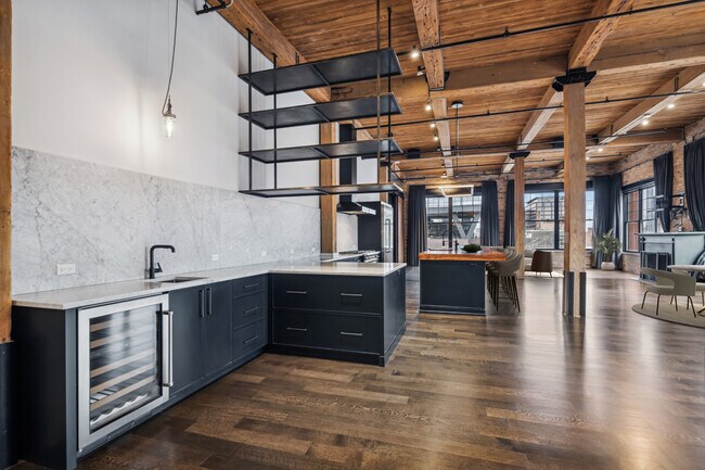 Building Photo - 1000 W Washington Blvd