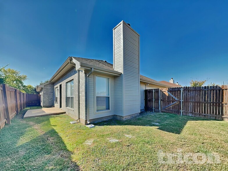 Building Photo - 2825 St Croix Ave