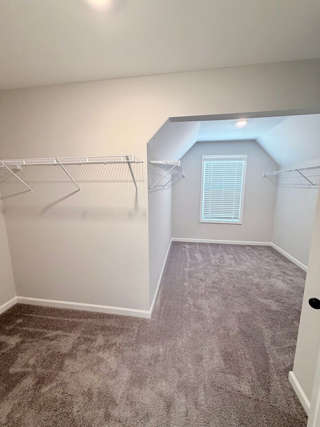 Building Photo - 215 Shoshone Cir