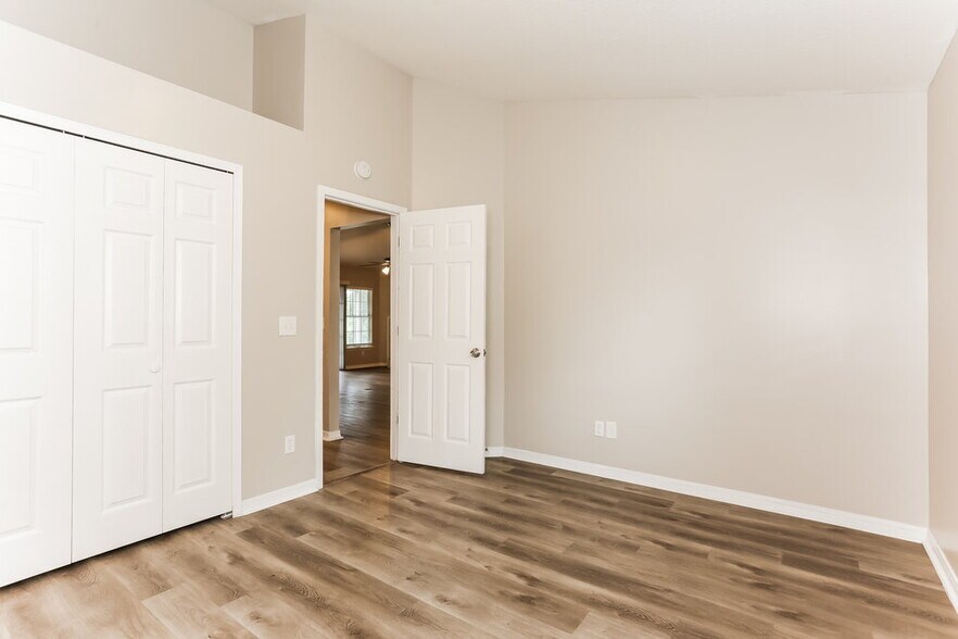 Building Photo - 8181 Loch Lomond Ln