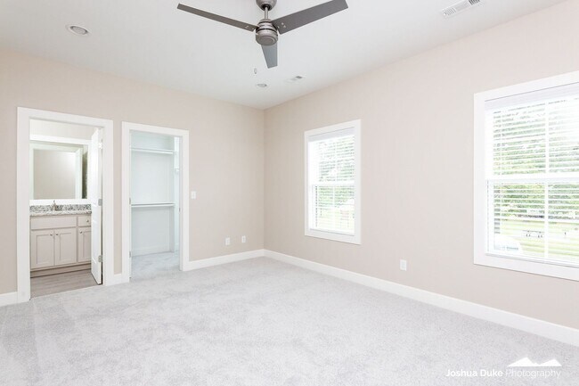 Building Photo - 4 Bedroom 4.5 Bathroom New Home!! Now offering 1st months rent paid now til July 2026